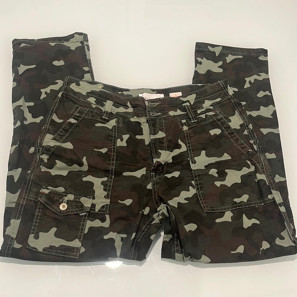 Anthropologie, The Wanderer Camo Jeans Size 30 New barely worn like new